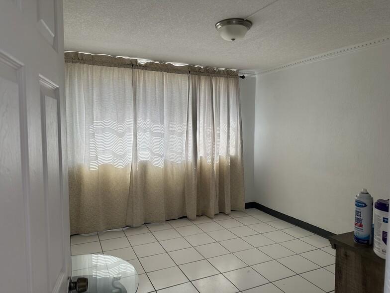 Building Photo - 200 SW 51st Pl