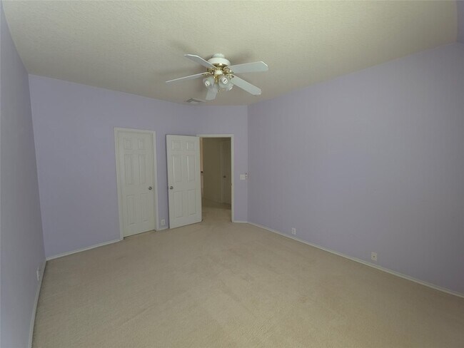 Building Photo - 3027 Providence Oak St