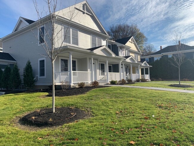 Building Photo - 129 Kenoza Ave