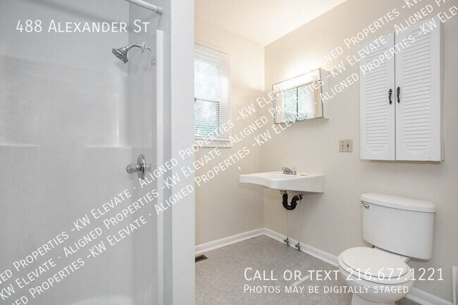 Building Photo - 3 floor Bright & Vibrant 4 bedroom home !