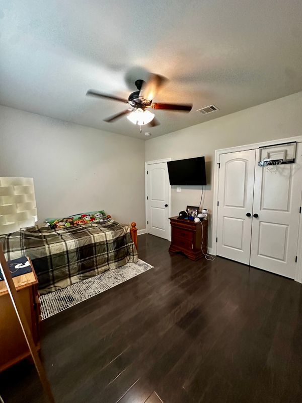 Building Photo - 162 Chestnut Ridge Dr
