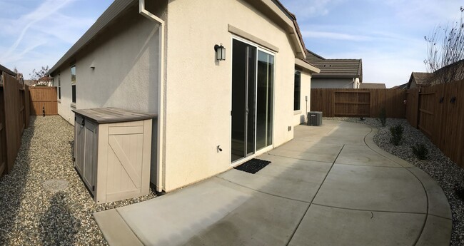 Building Photo - 55+ Community Home in Great Condition!