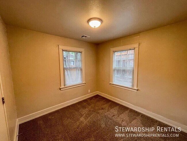 Building Photo - 1697 Orchard St