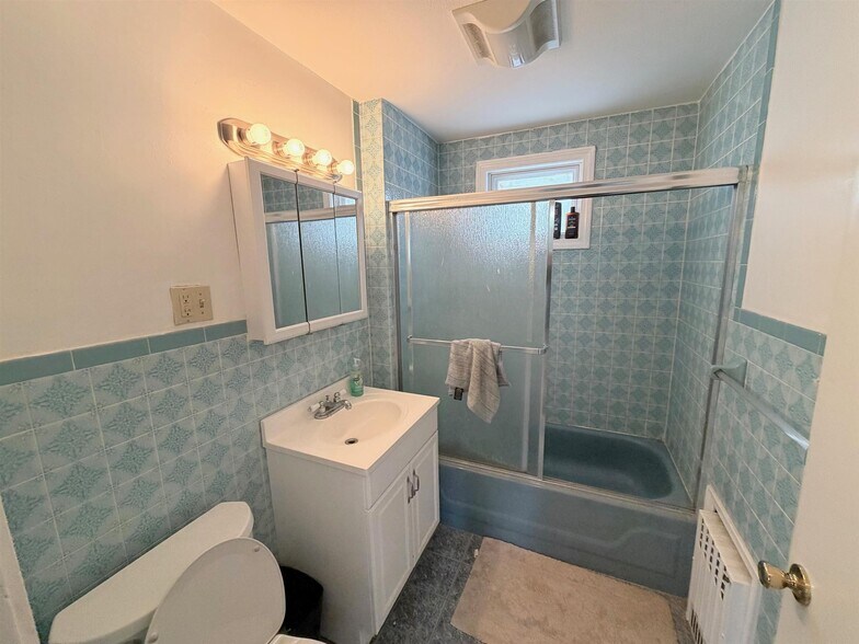 Building Photo - 25 Conwell Ave