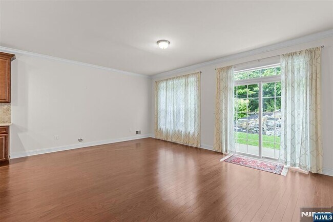 Building Photo - 52 Parkside Dr