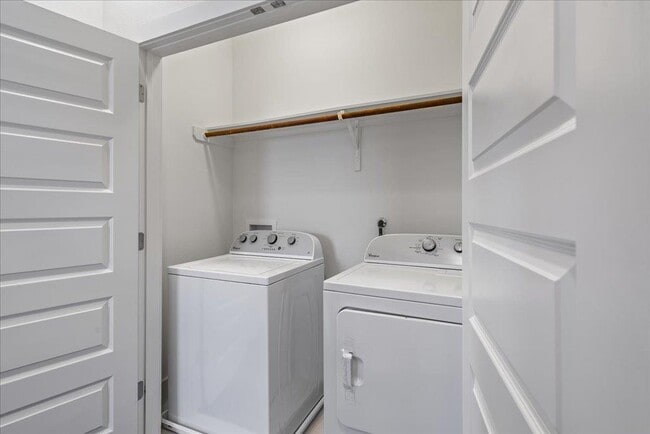 Building Photo - 2305 Coronado St