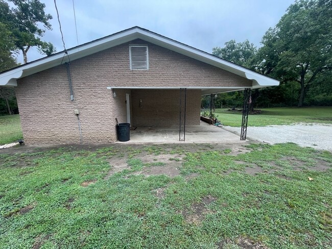 Building Photo - Bateman