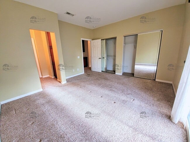 Building Photo - Fantastic Town home off of 76 with A/C.