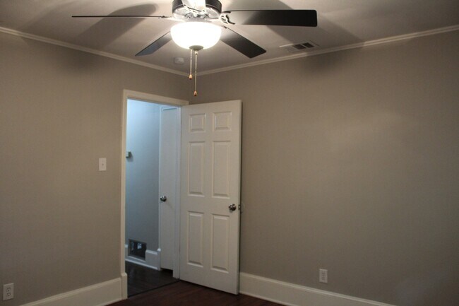 Building Photo - 540 Southtrail Dr