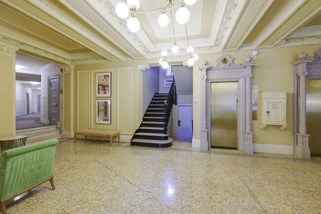 Building Photo - Great Luxury 1 Bedroom 1 Bath on Connecticut Ave in Kalarama