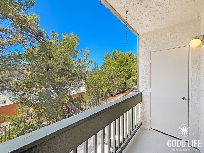 Building Photo - Spacious 3B/2.5BA Multi-Level Home in Redwood Village with Attached Garage, Private Patio & Commu...