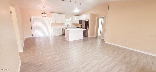 Building Photo - 930 SW 34th St