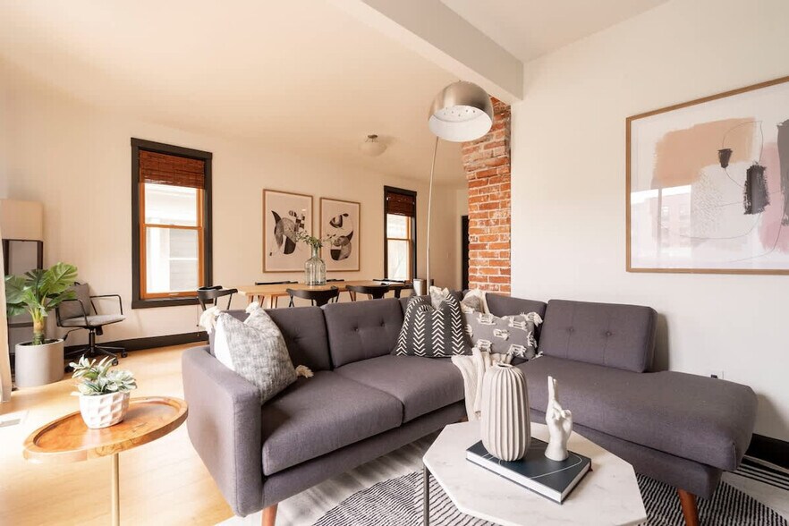 Building Photo - 2319 NW Raleigh St