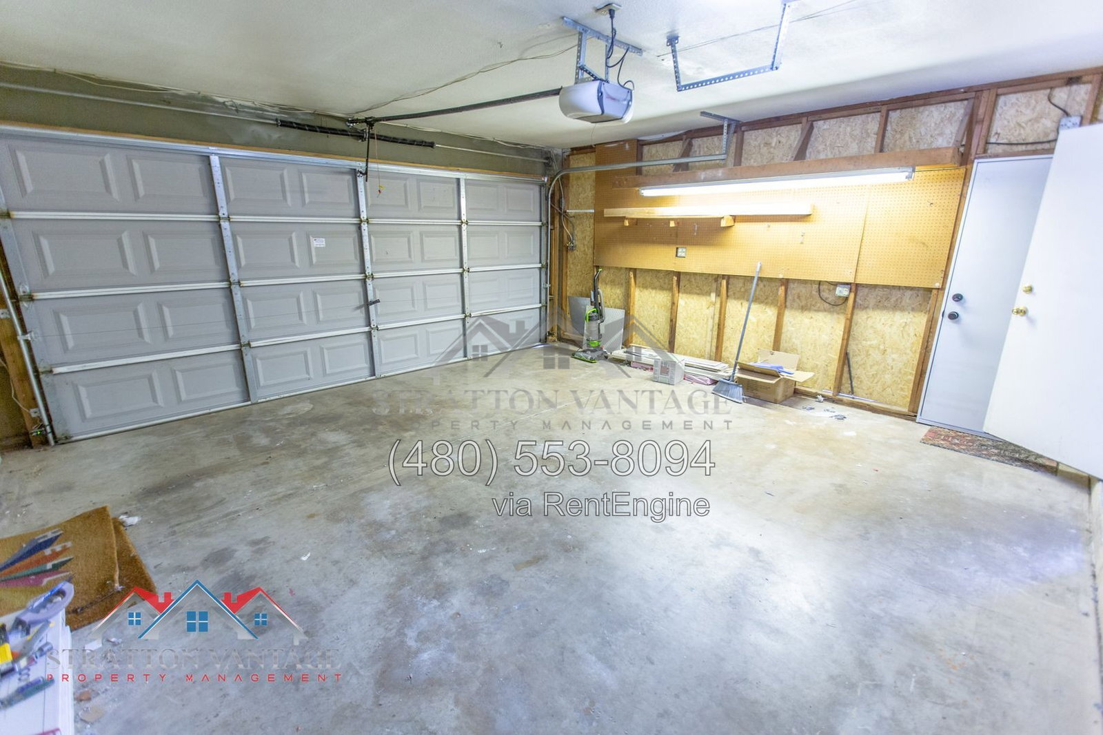Building Photo - 433 W Santa Cruz Dr