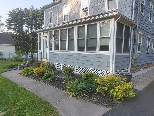 Building Photo - 40 Pine St