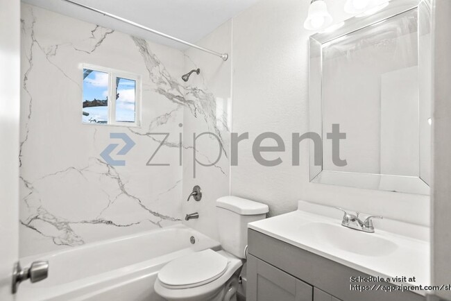 Building Photo - 451 Helen Ave