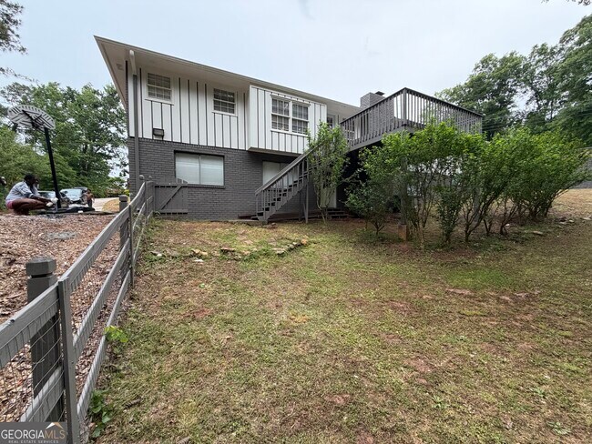 Building Photo - 3336 Camelot Dr NE