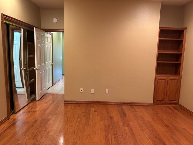 Building Photo - Spacious 3BR/3BA Home in Cave Springs with Pool