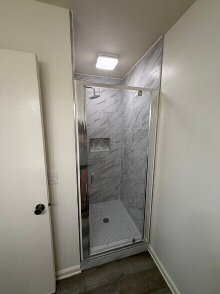 Building Photo - 2208 Montreat Dr