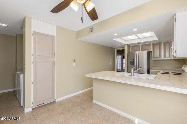 Building Photo - 7230 E Arlington Rd