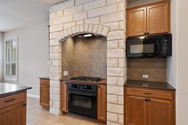Building Photo - 404 Arrowhead Trail