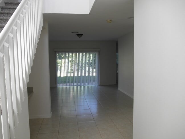 Building Photo - Estancia at Palm Springs