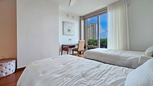 Building Photo - 1555 Kapiolani Blvd