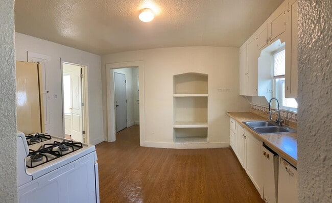 Building Photo - 1104 Wallace St