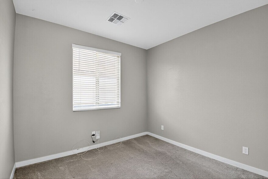 Building Photo - 10810 W Grant St