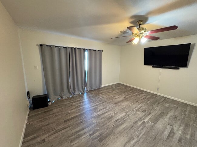 Building Photo - **COMING SOON**  CHARMING LAKEWOOD HOME!