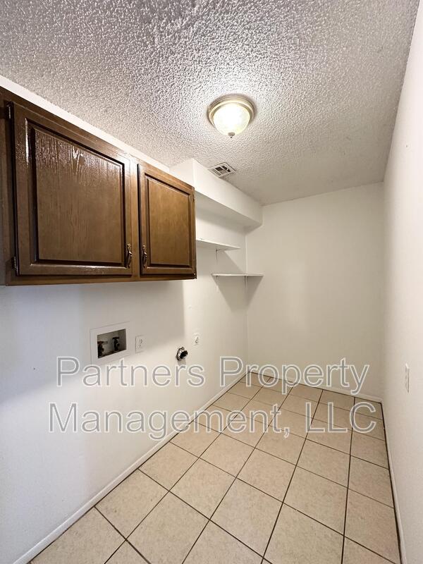 Building Photo - 101 Pine Ave