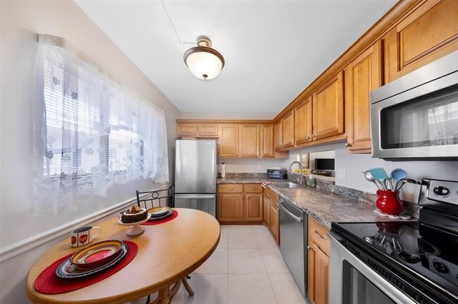 Building Photo - 5250 Las Verdes Cir
