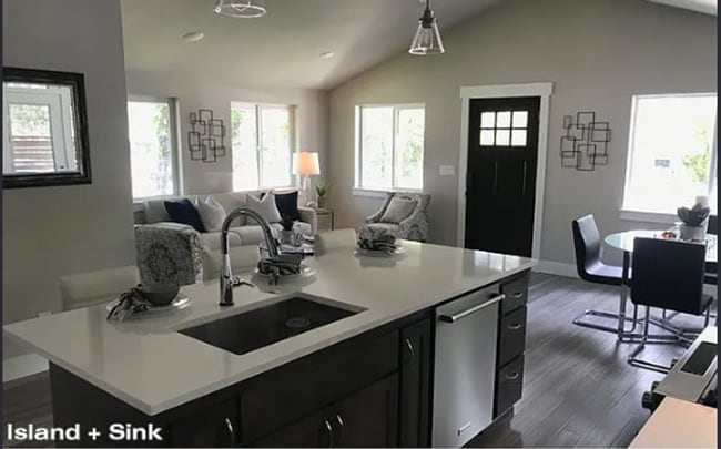 Building Photo - Beautiful 4 Bed, 3 Bath Walking Distance to the Beach!!!