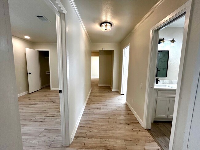 Building Photo - 1005 W MLK #A