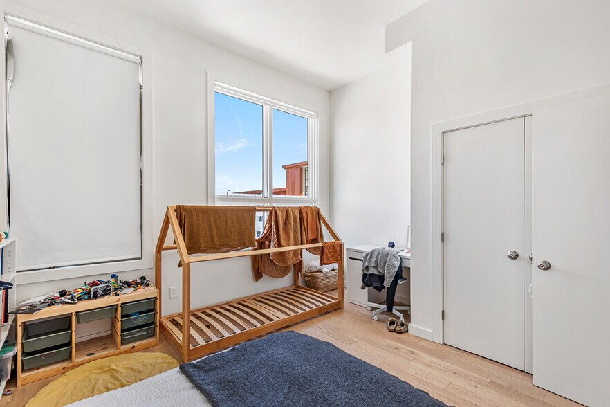 Building Photo - 123 Friendship St