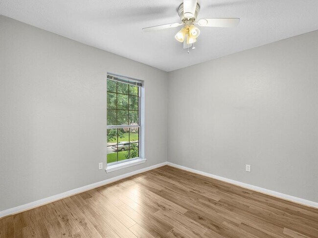 Building Photo - 3910 Echo Mountain Dr