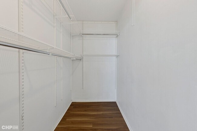 Building Photo - 2144 N Lincoln Park W