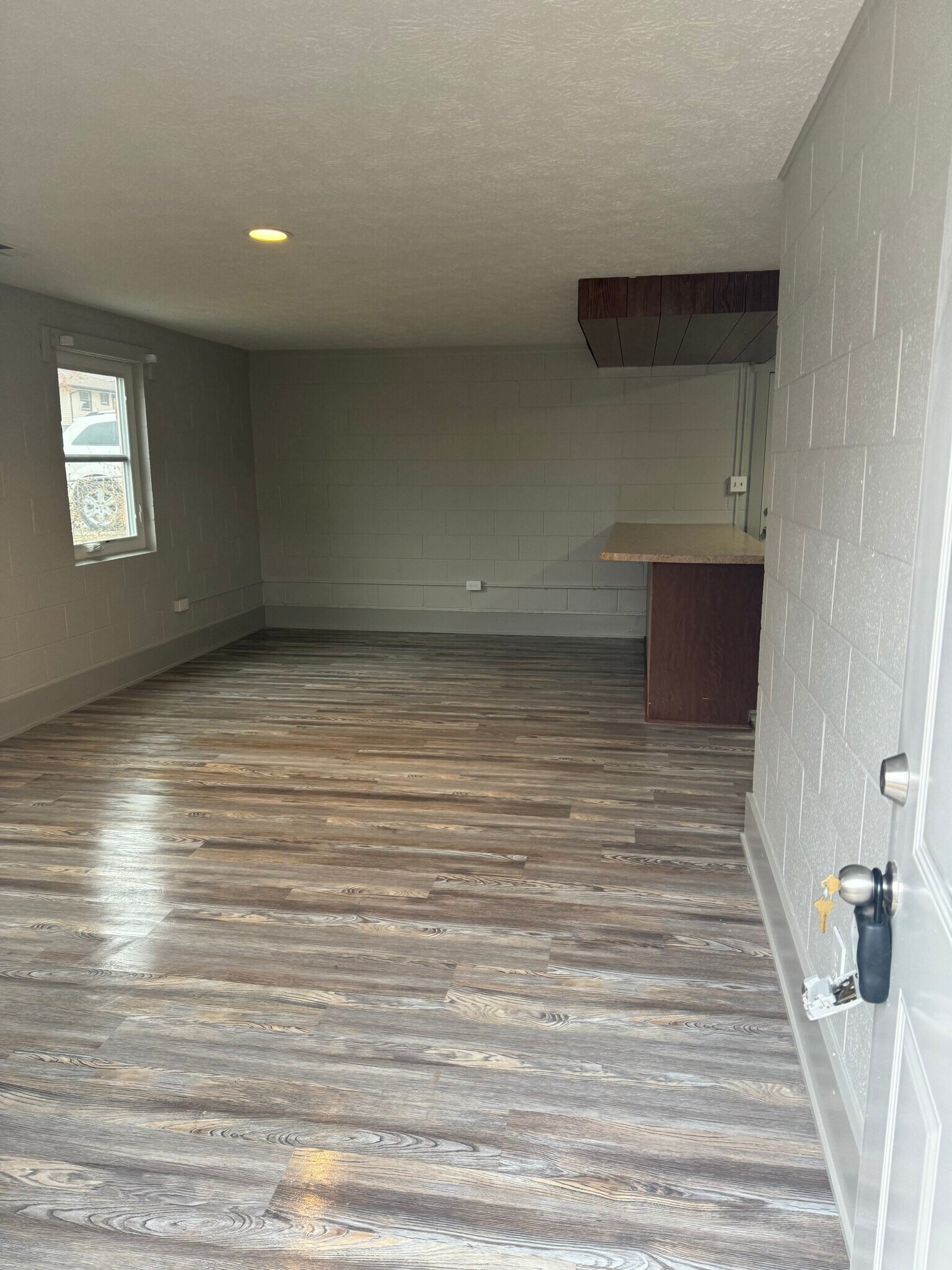 Building Photo - 116 W Dawes Ave