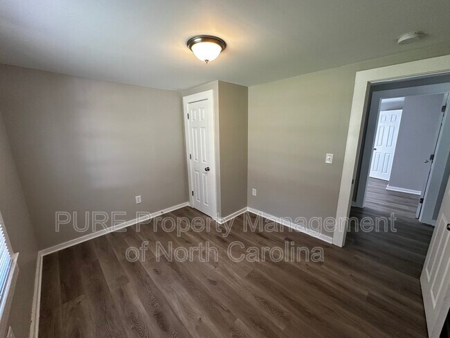 Building Photo - 204 Bookington Dr