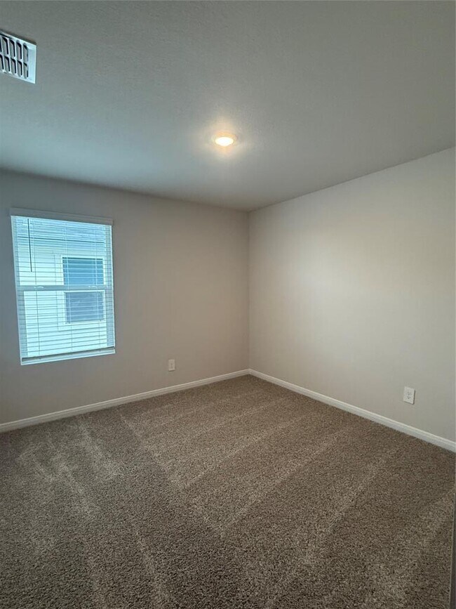 Building Photo - 233 New Albany Ln