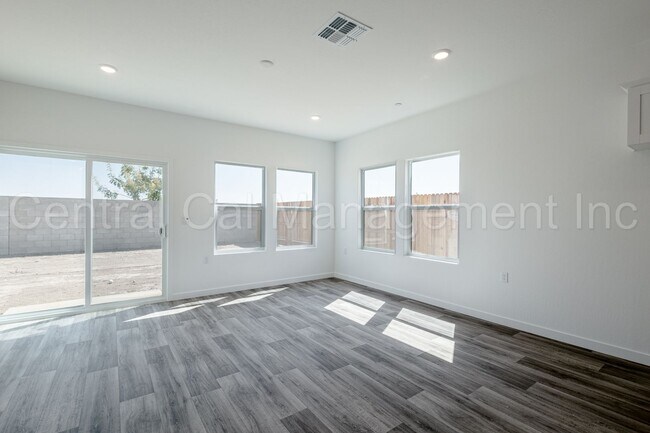 Building Photo - 4 Bedroom, 2 Bath Home with Solar in the Southwest - $2495 Per Month!