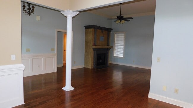 Building Photo - 4016 Lake Russell Dr