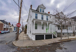 Building Photo - 720 High St