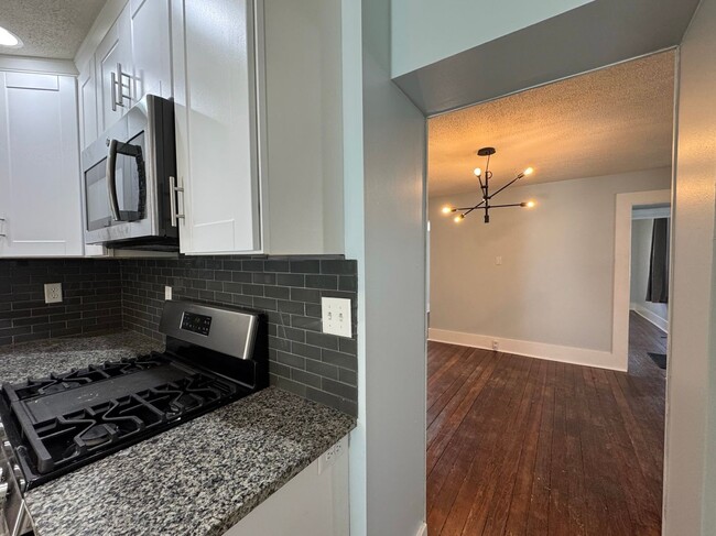 Building Photo - Recently Renovated 4 Bed/2 Bath House in H...