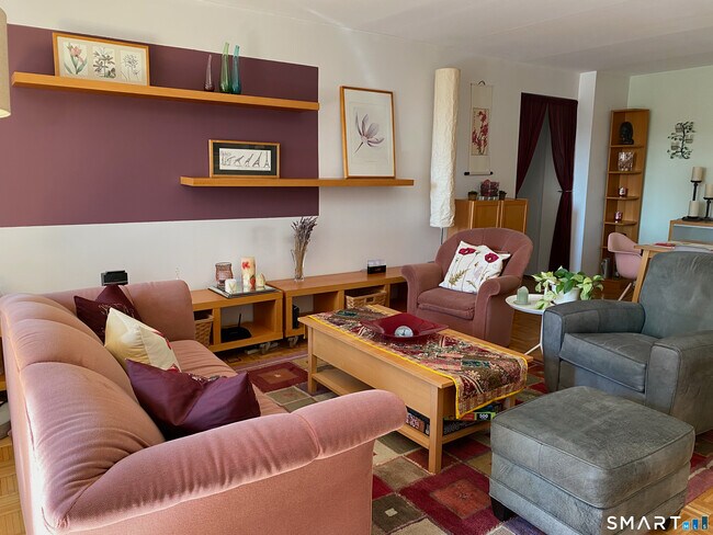 Building Photo - 143 Hoyt St