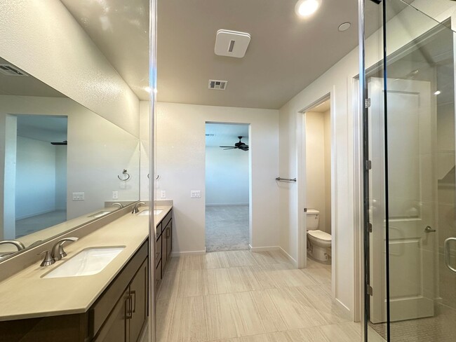 Building Photo - Summerlin West