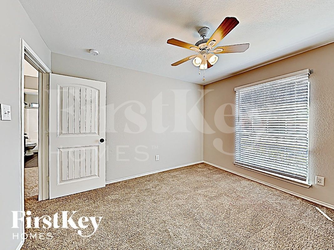 Building Photo - 3001 Wren Ln