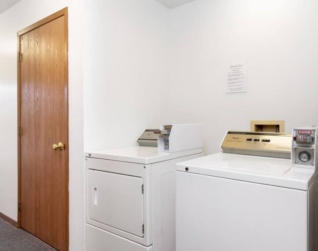 Building Photo - 1127 S Linn St