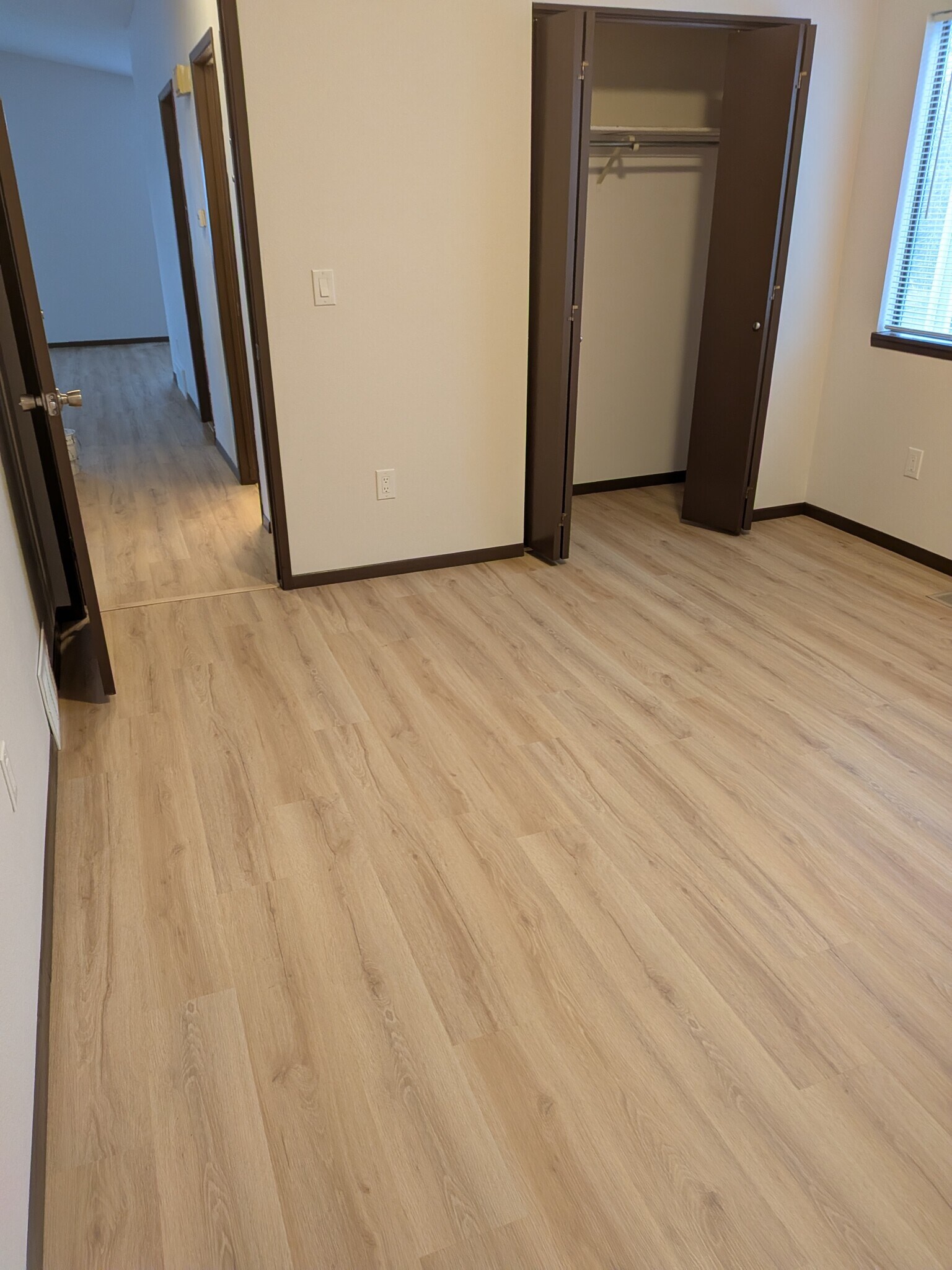 Building Photo - 1406 W Cora Ct