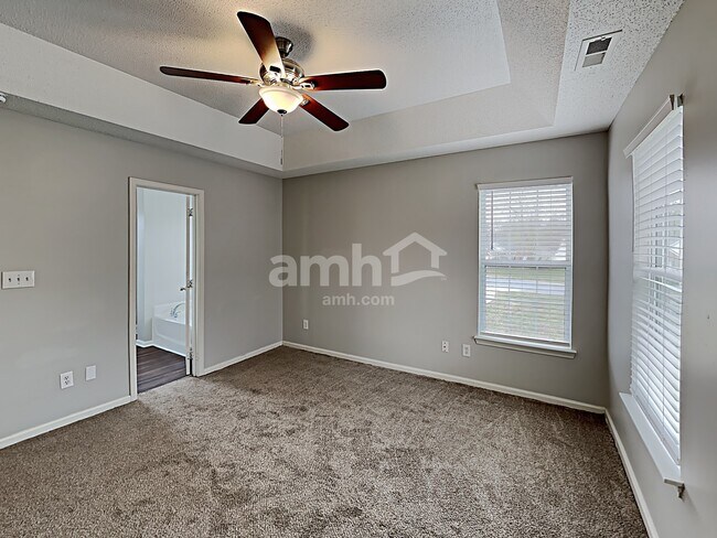 Building Photo - 1020 Ridgefield Circle